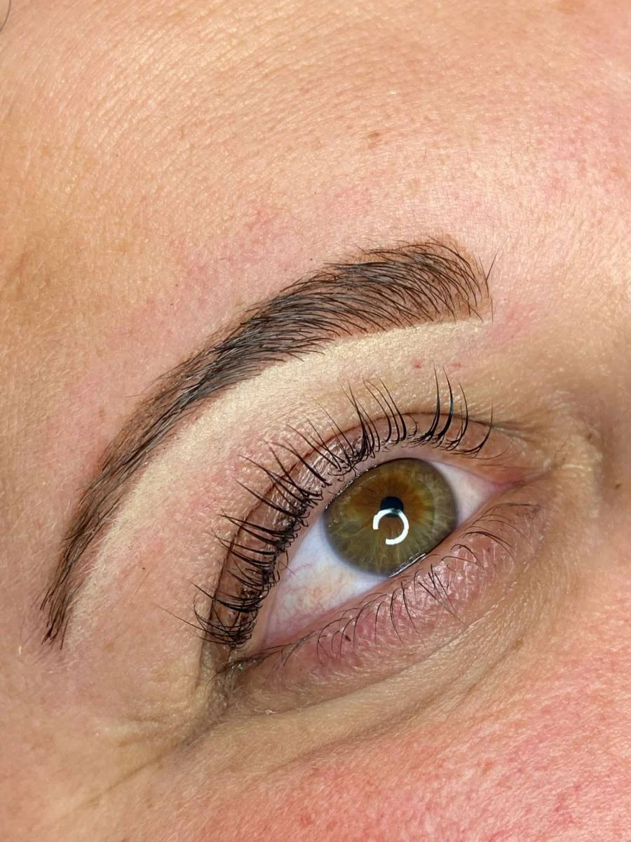 Hybrid brows met verven