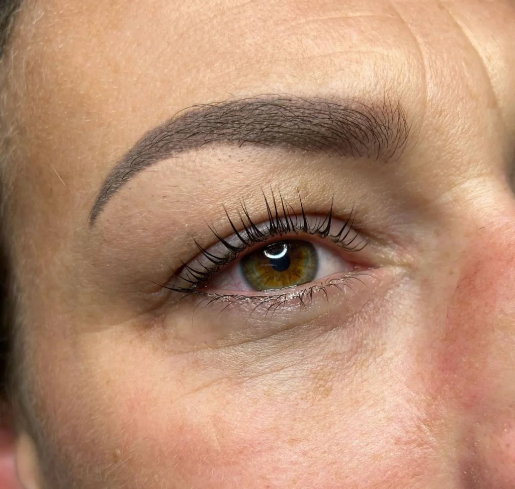 Powderbrows resultaat bij een klant in de salon